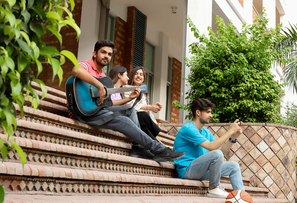 How to Balance Study and Social Life Smartly